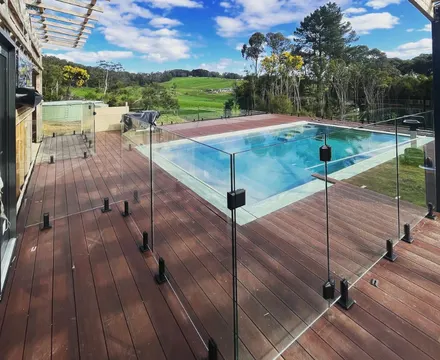 Glass pool fence in a relaxing pool in Albury
