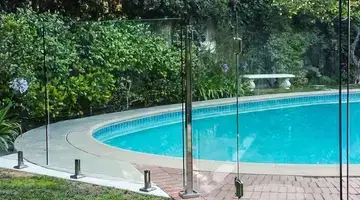 Glass pool fence built in Albury